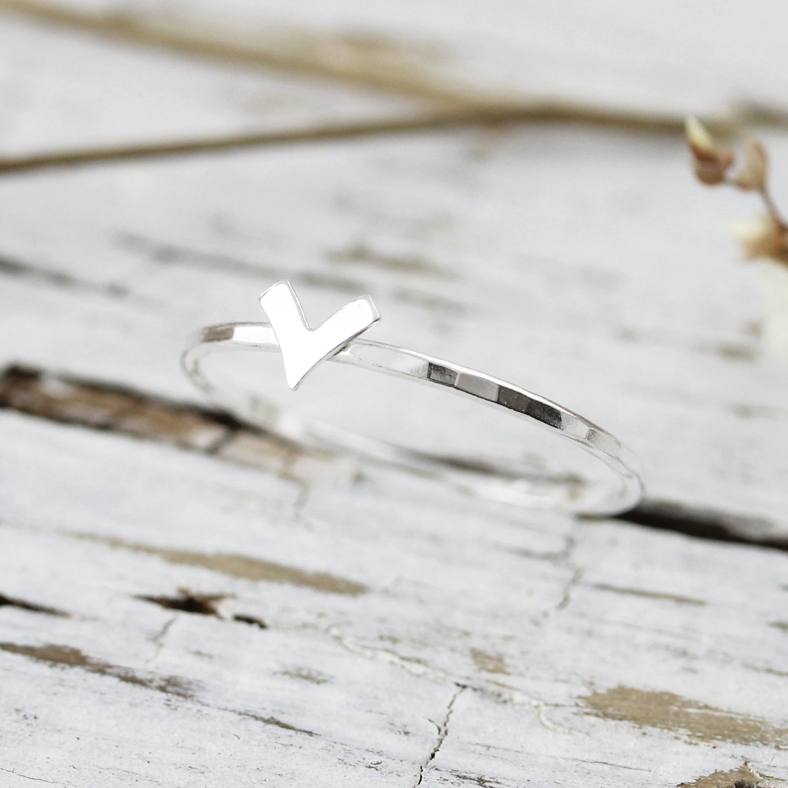 Bague avec petit chevron
