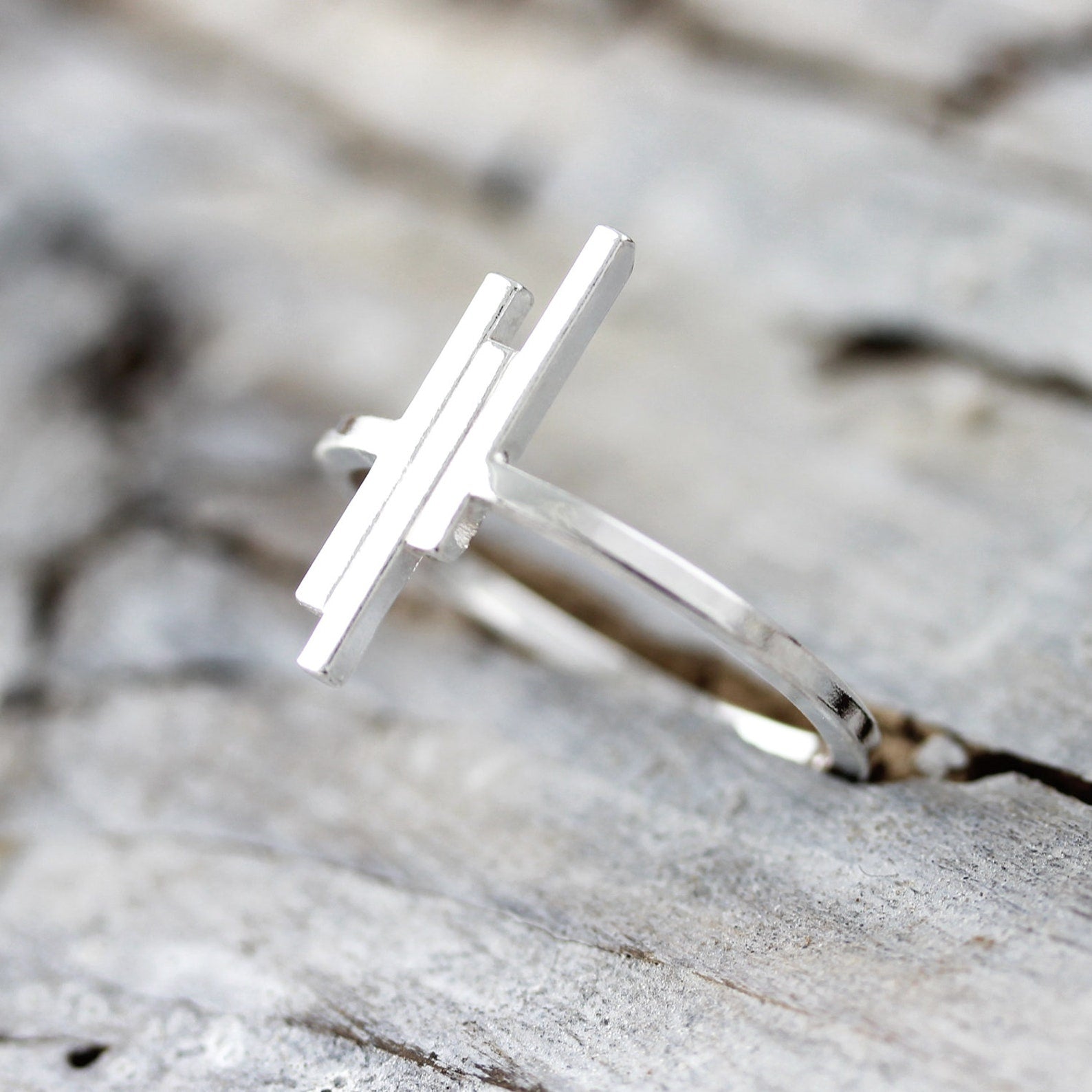Three bar ring
