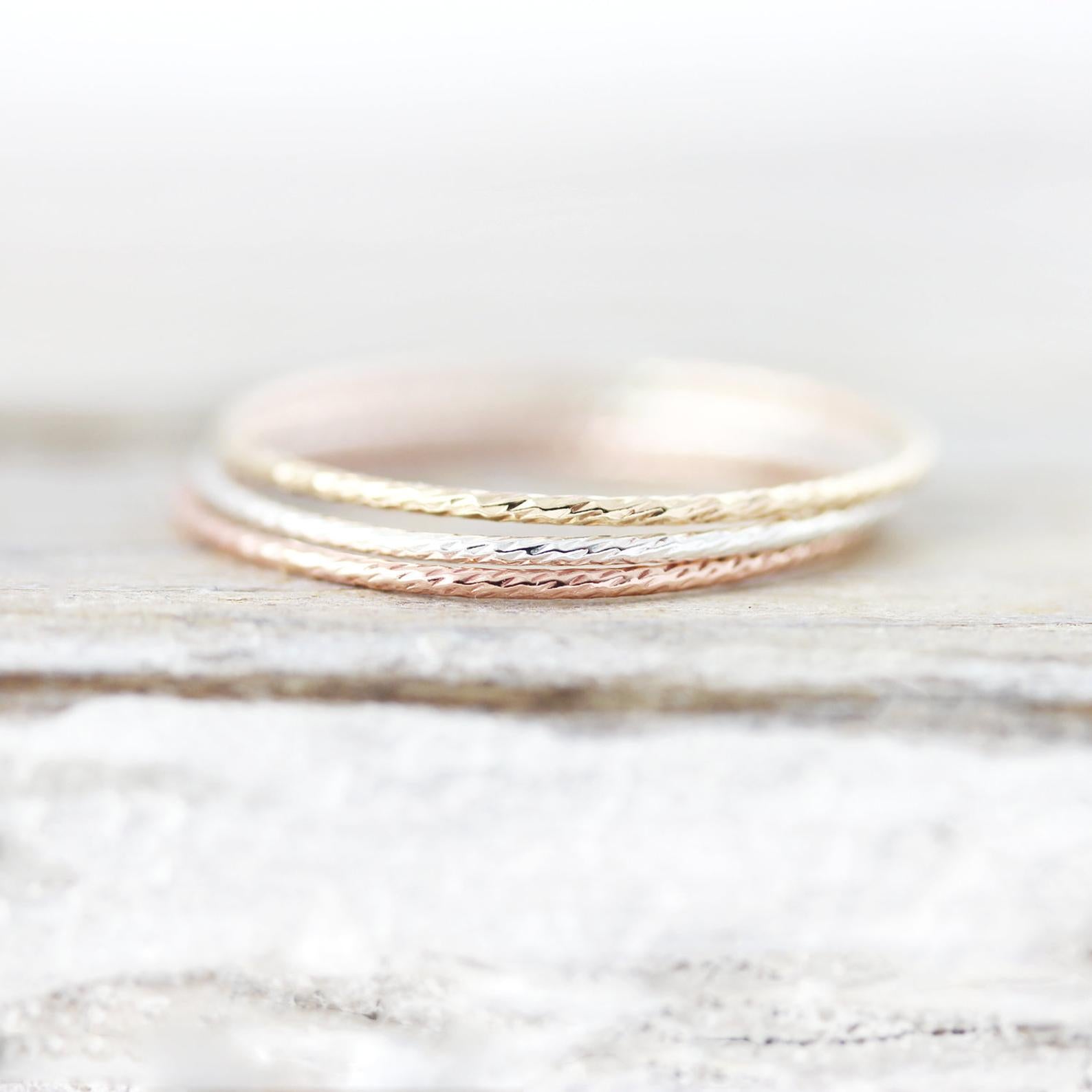 Extra thin crumpled ring 0.8mm