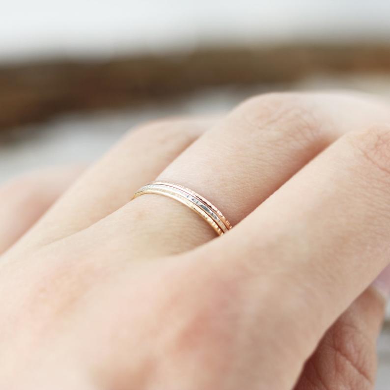 Extra thin ring Lined, rounded edges 0.8mm