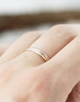 Extra thin ring Lined, rounded edges 0.8mm