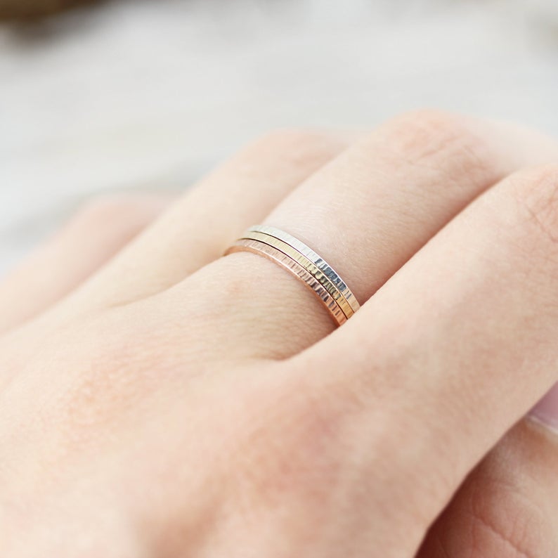 Bague fine Lignée bords carrés 1mm