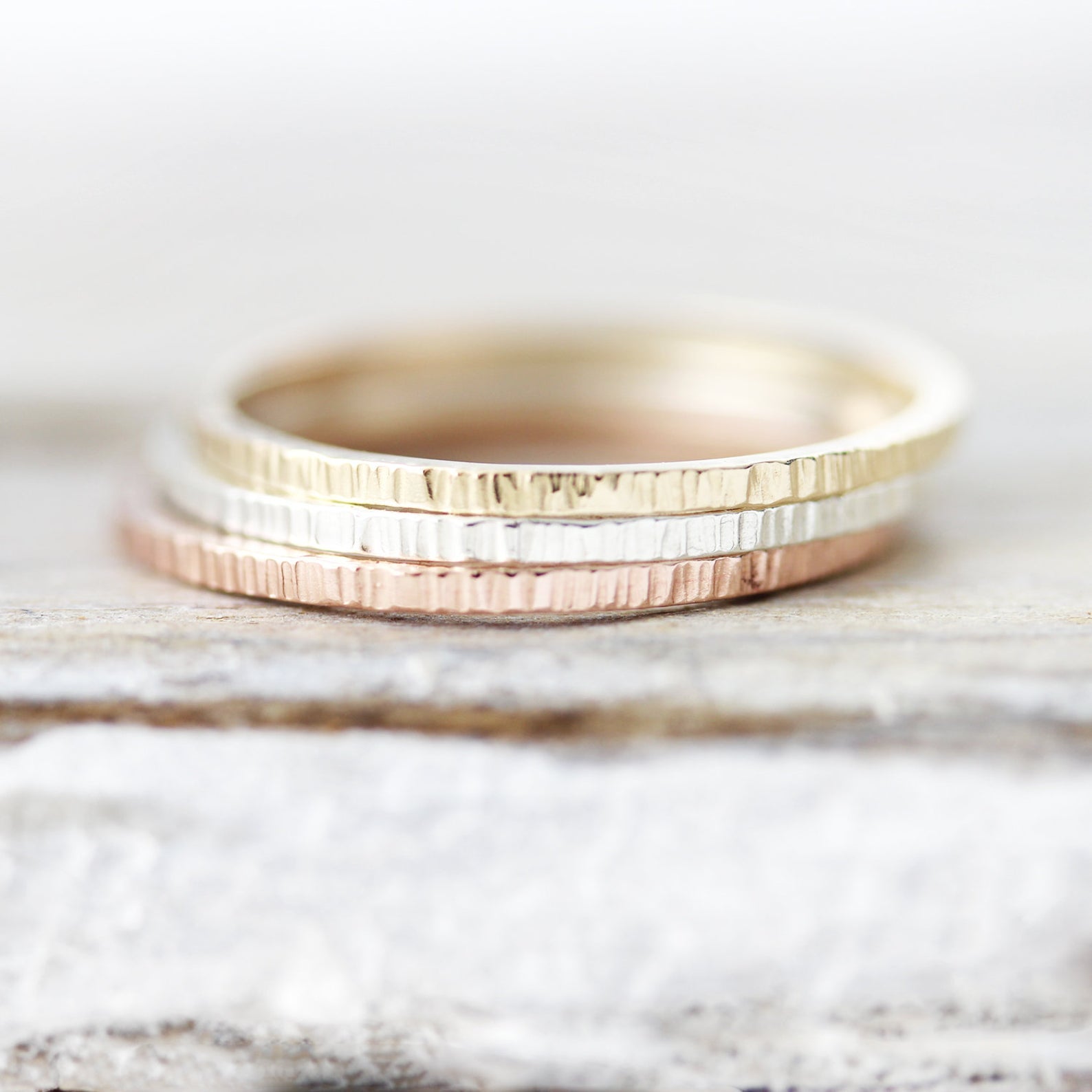 Bague fine Lignée bords carrés 1mm