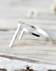 Open ring with two asymmetric bars