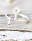 Open ring with short bars