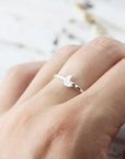 Bague avec petit croissant de lune