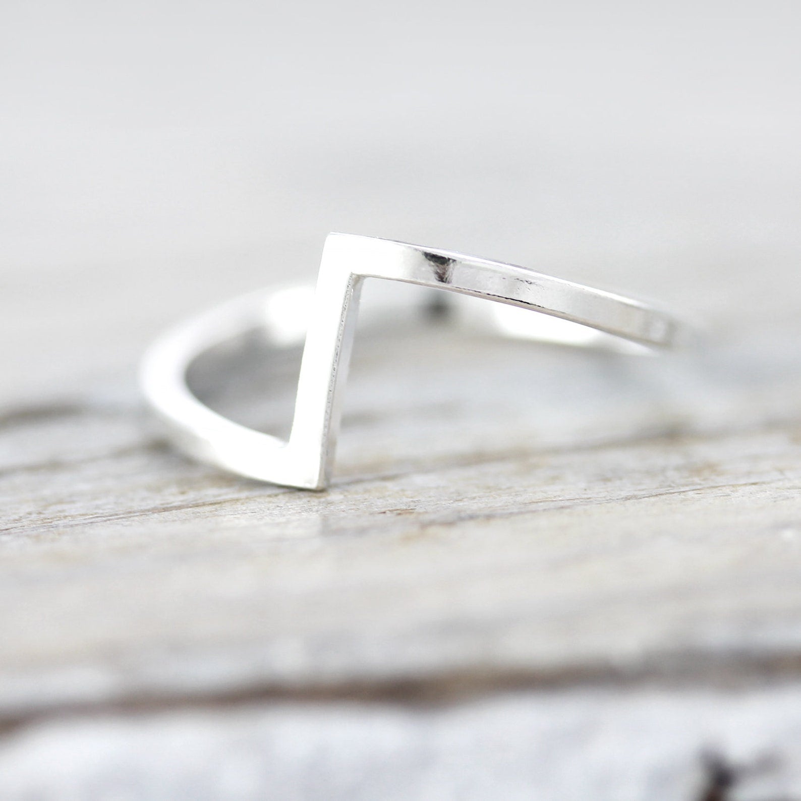 Zigzag ring