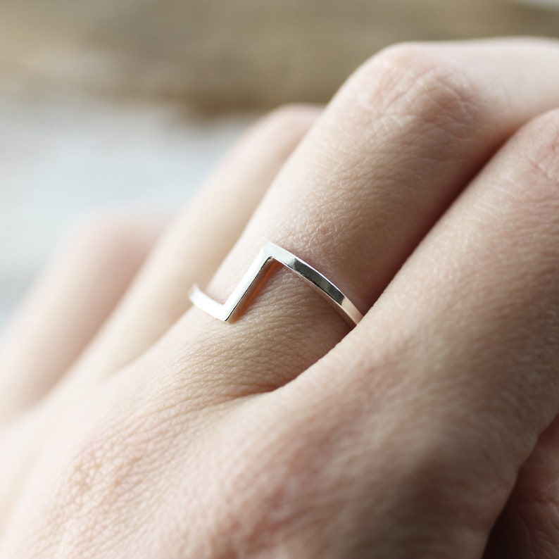 Zigzag ring