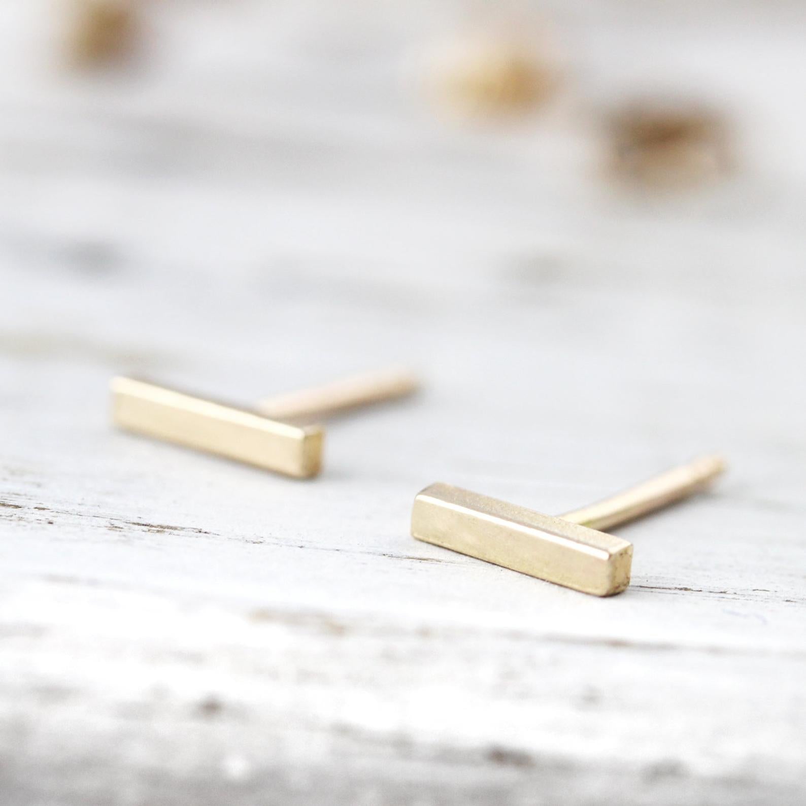 Short bar earrings