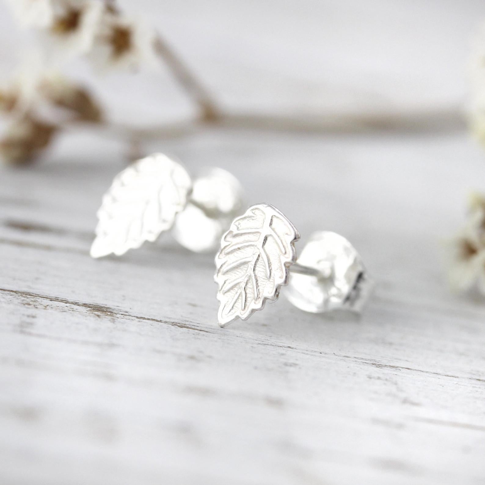 Boucles d'oreilles mini feuilles