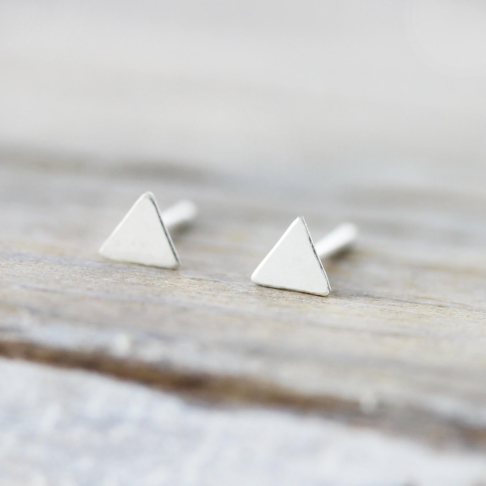 Boucles d'oreilles mini triangles