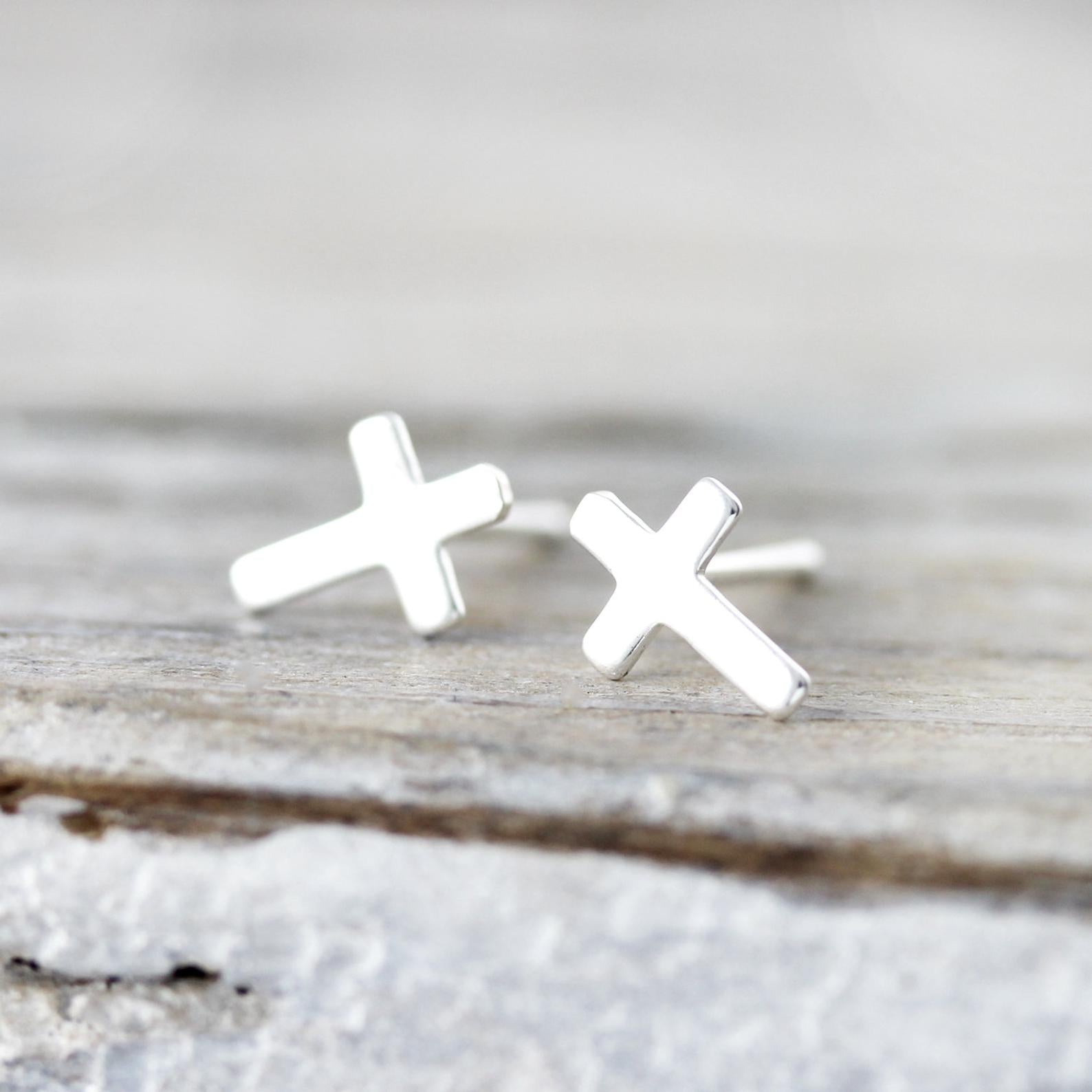 Boucles d'oreilles petites croix
