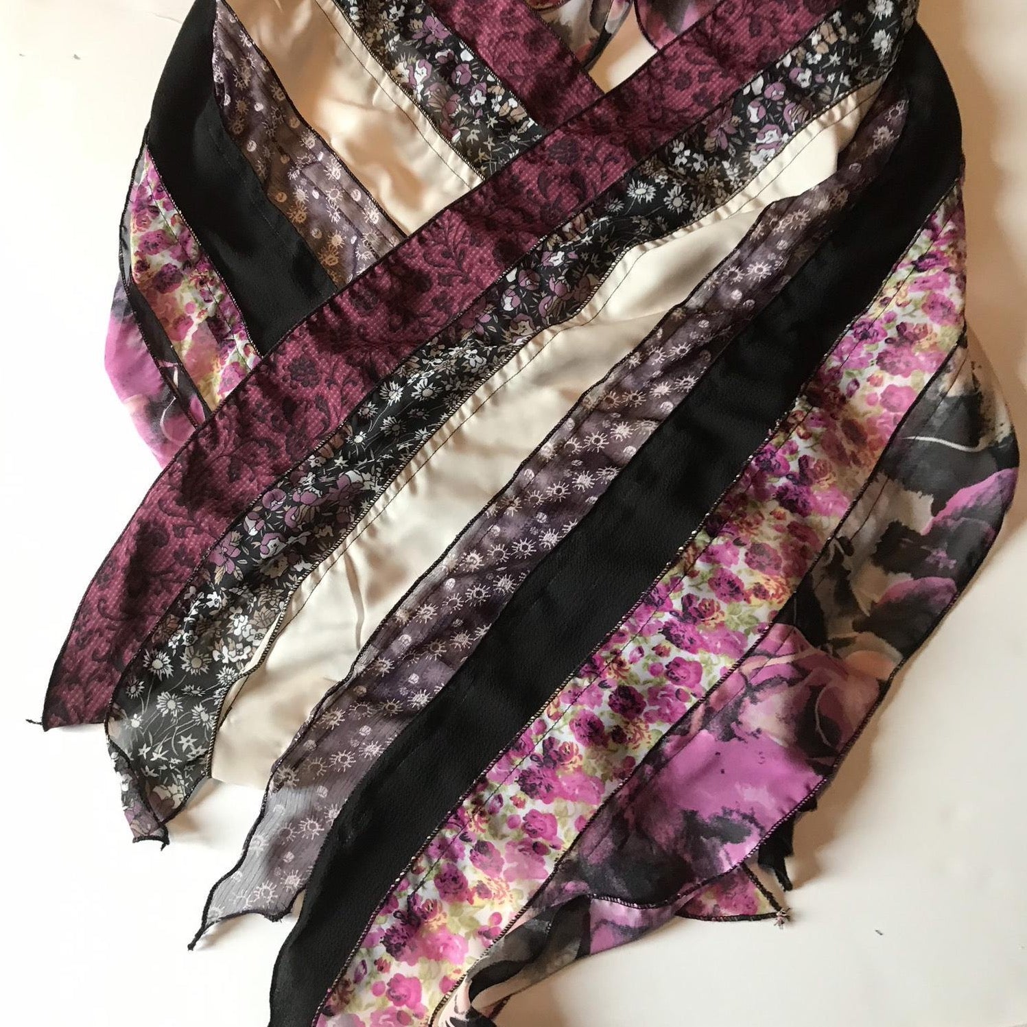 Foulard mauve et noir