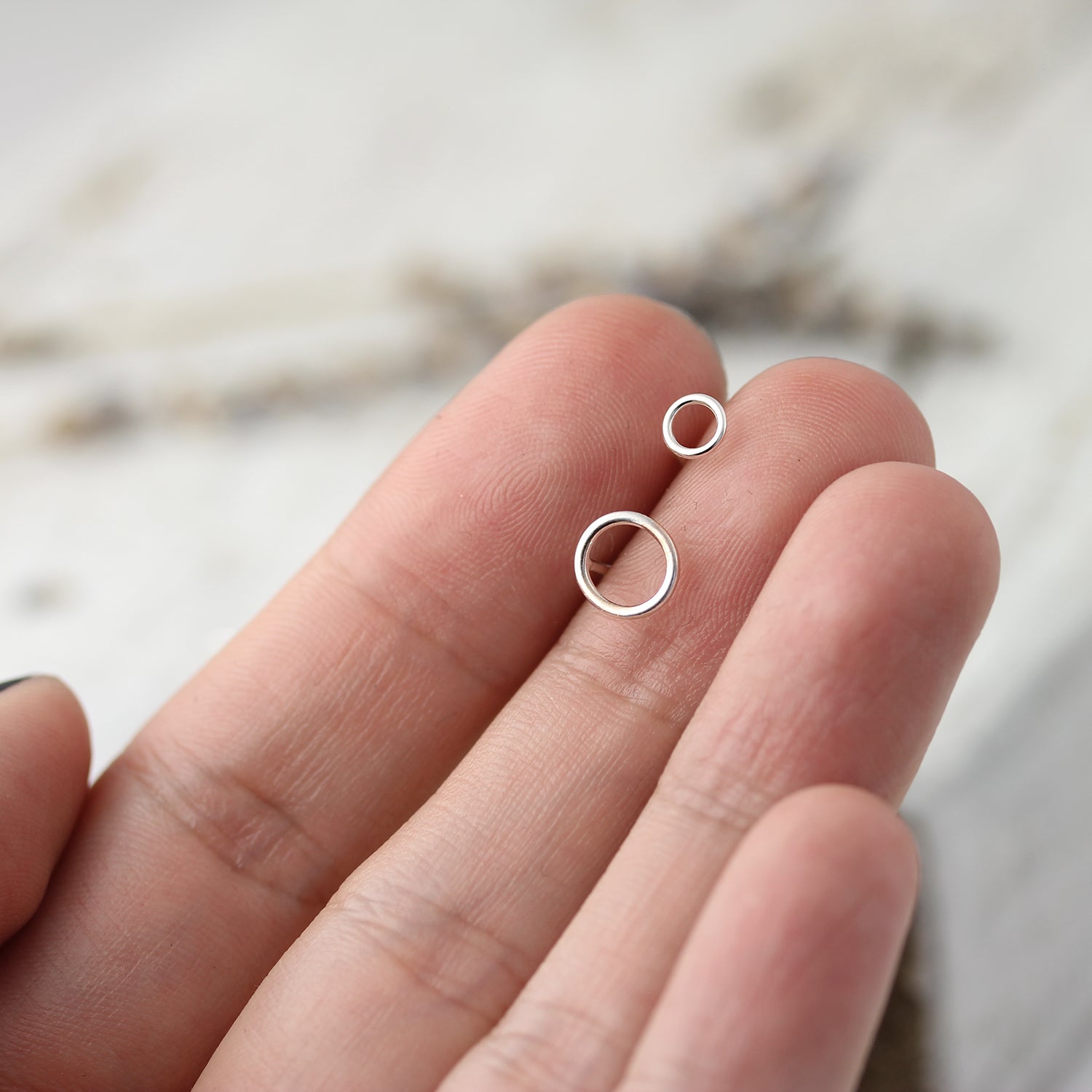 Boucles d'oreilles mini cercles