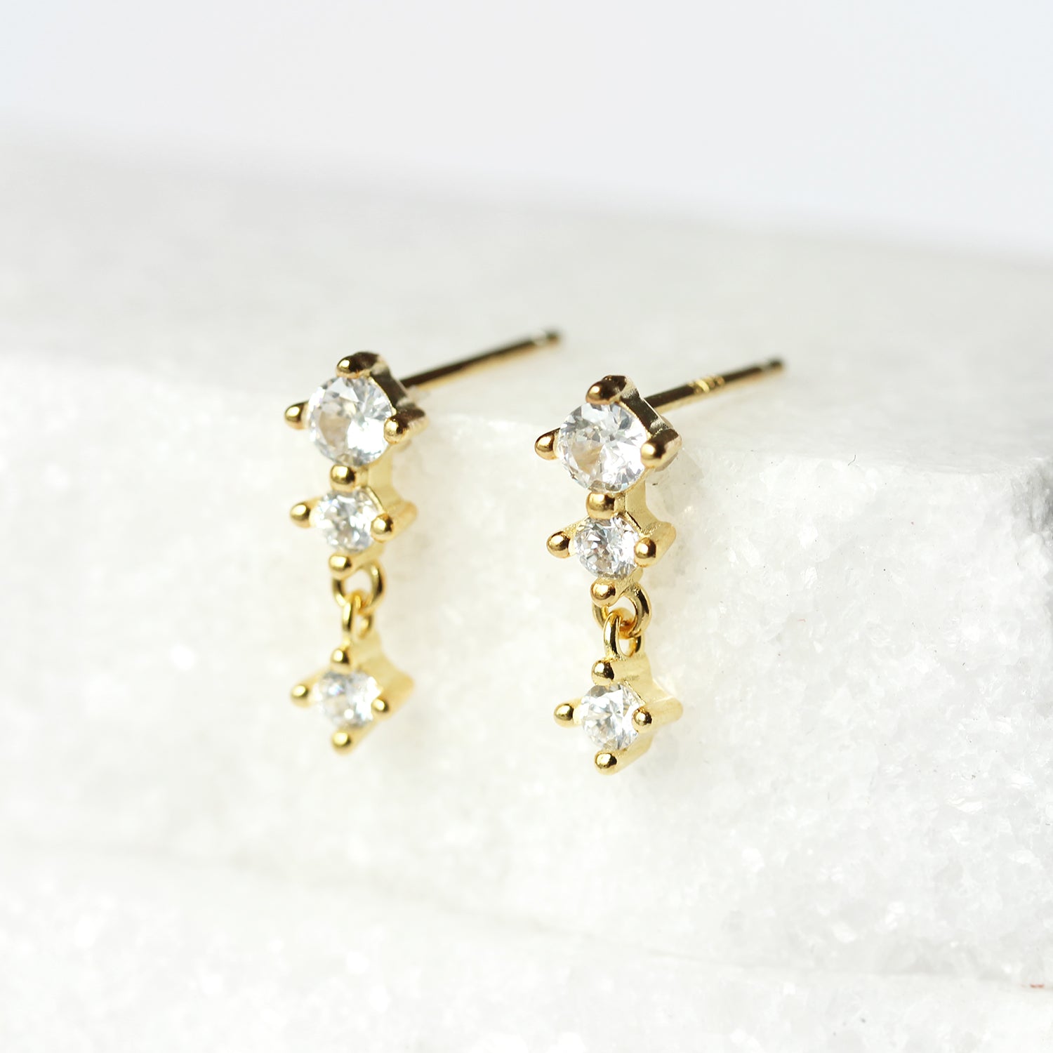 Clous d'oreilles Ananke