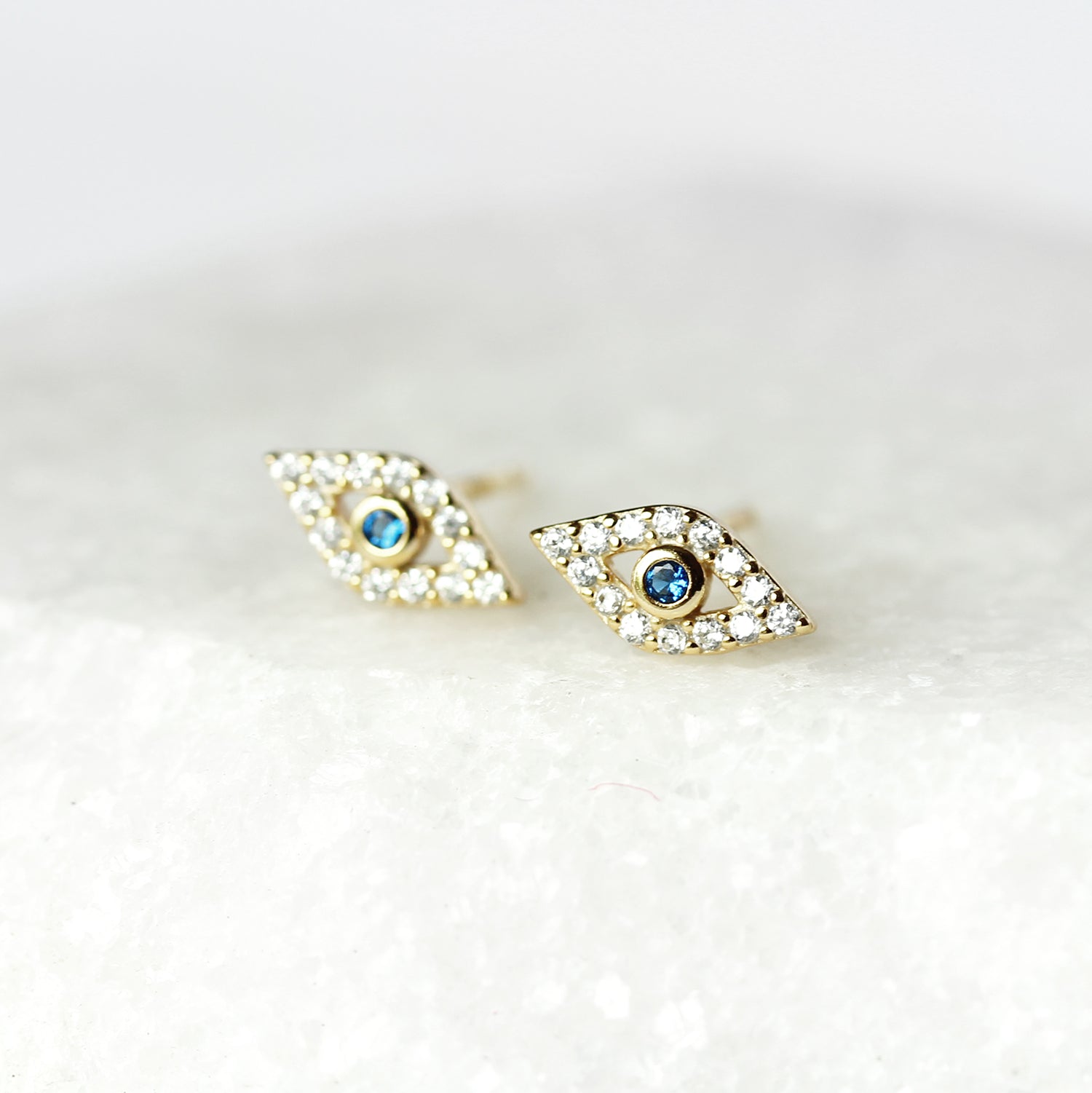 Clous d'oreilles Bia