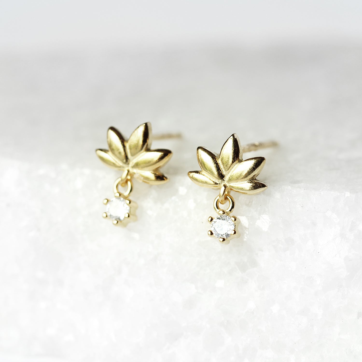 Clous d'oreilles Eris