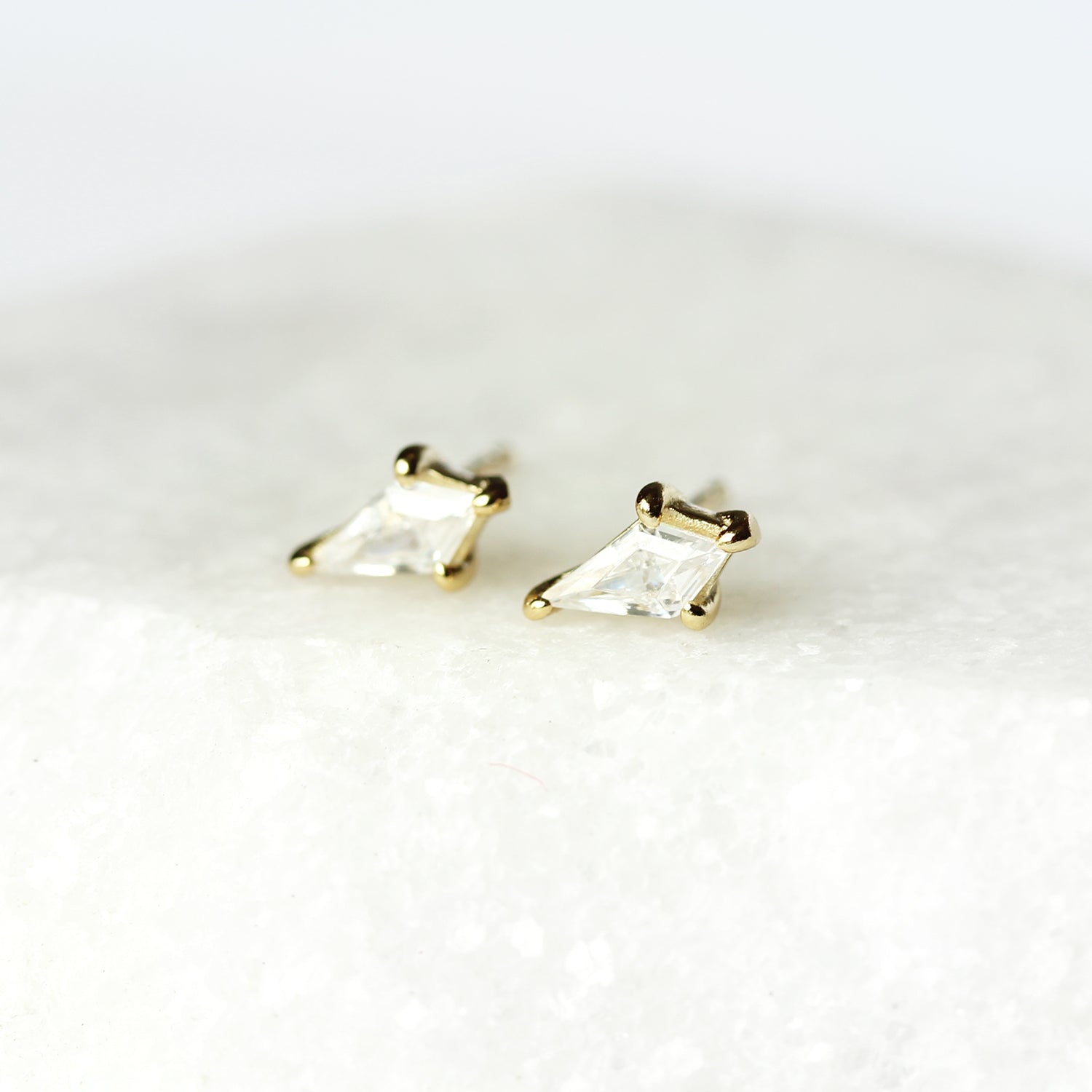 Clous d'oreilles Magaera