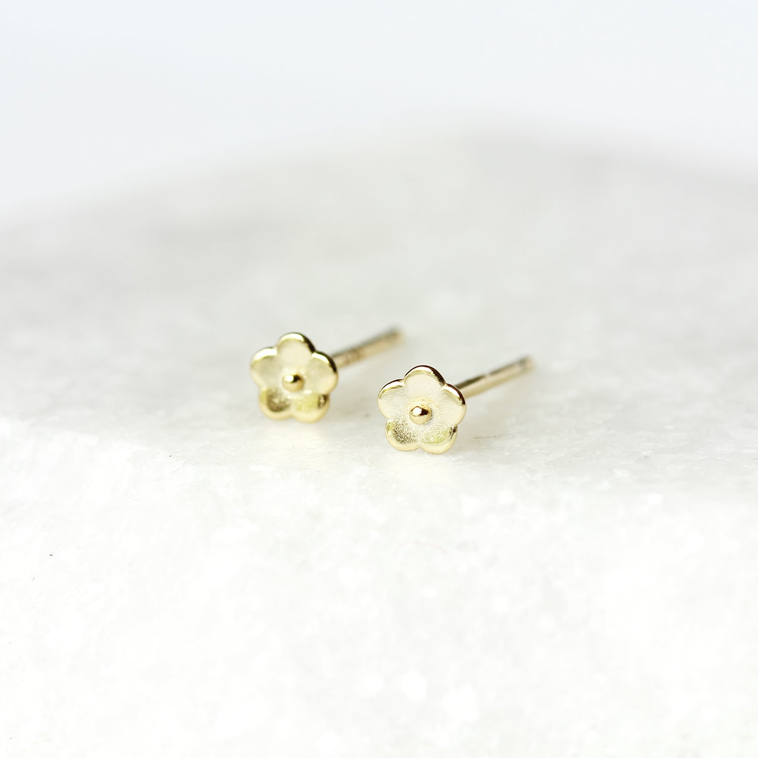 Clous d'oreilles mini Bouton d'or