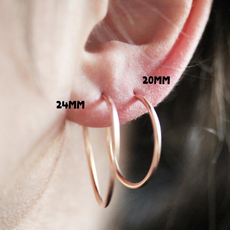 Boucles d&#39;oreilles anneaux simples classiques