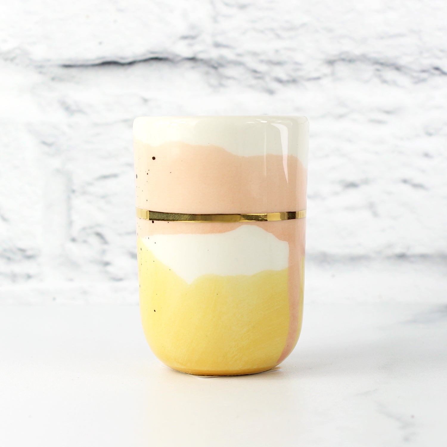 Tasse à espresso rose et jaune
